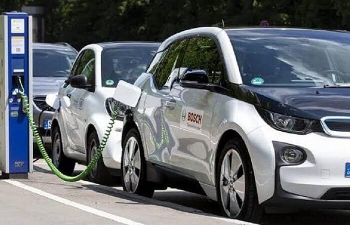 Venda recorde de trinta e cinco mil carros eletrificados em marco