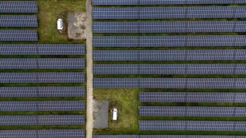 Alemanha incentiva integração de baterias em novas usinas solares para evitar desperdício