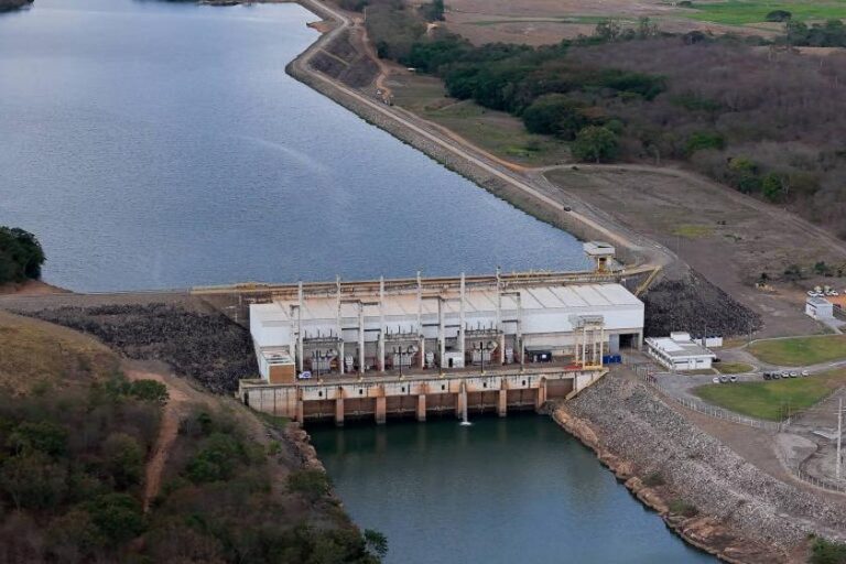 Brasil propõe exportar excedentes futuros de energia hidrelétrica para Argentina e Uruguai