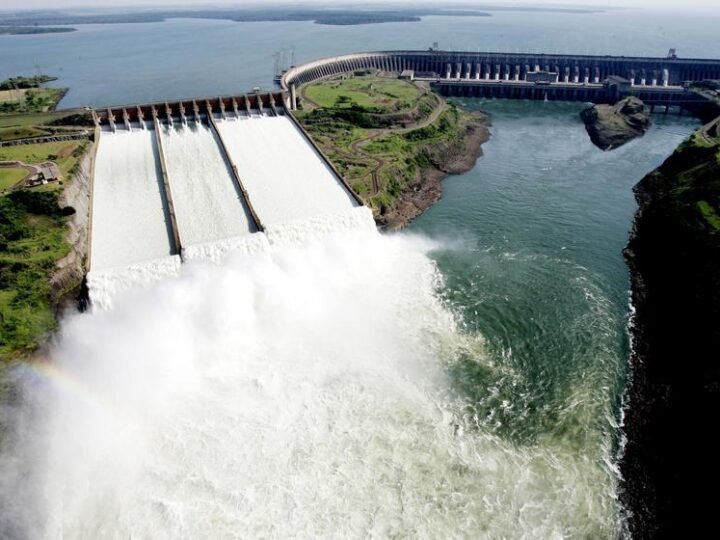 Brasileiros pagam R$ 18 bilhões a mais por energia de Itaipu