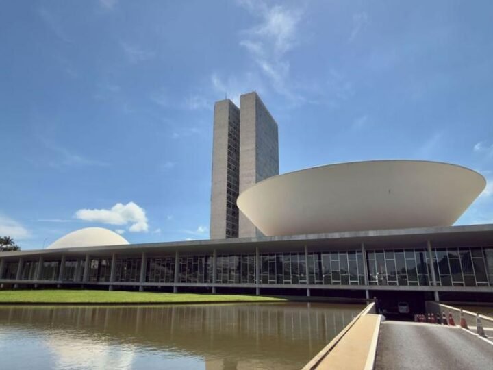 Congresso Nacional avalia propostas que geram custos adicionais nas tarifas de energia para milhões de consumidores