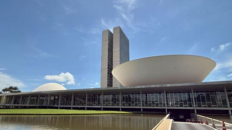 Congresso Nacional avalia propostas que geram custos adicionais nas tarifas de energia para milhões de consumidores