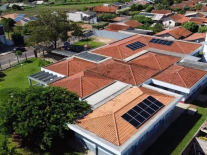 Energia solar chega a 200 escolas públicas do Paraná em projeto de R$ 23 milhões