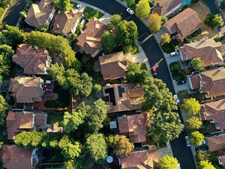 Energia solar impulsiona sustentabilidade em órgãos públicos bahianos Energia solar impulsiona sustentabilidade em órgãos públicos bahianos