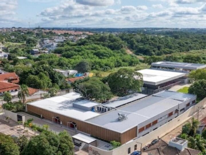 Enerzee implementa microrrede com baterias BESS, 1º projeto em escolas do Brasil com esta tecnologia.