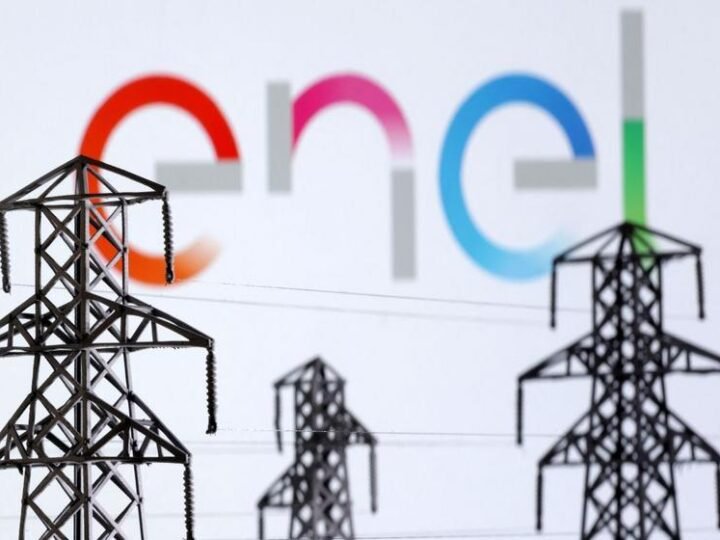 Fitch rebaixa rating da Enel Brasil e subsidiárias devido à ameaça de caducidade da concessão