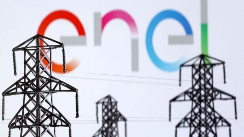 Fitch rebaixa rating da Enel Brasil e subsidiárias devido à ameaça de caducidade da concessão