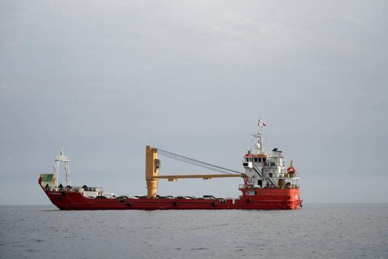 Fuga de Hormuz via Santa Marta solar energia substitui petróleo