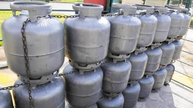 Governo libera R$ 330 milhões para manter subsídio no gás de cozinha para famílias de baixa renda