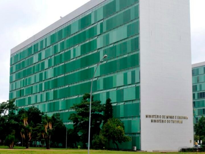 Governo renova concessões de 14 distribuidoras de energia elétrica