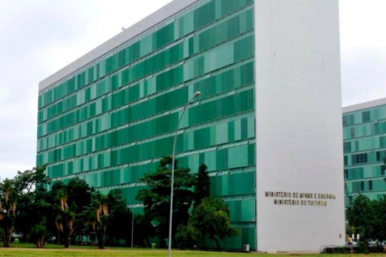 Governo renova concessões de 14 distribuidoras de energia elétrica