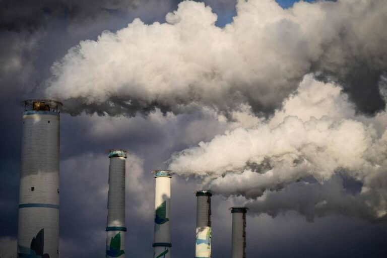 Guerra no Irã empurra nações globais para carvão, atrasando transição energética