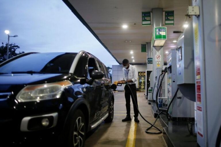 Importação de gasolina pelo Brasil deve saltar mais de 170% em abril em relação a 2023