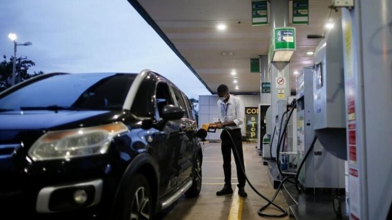 Importação de gasolina pelo Brasil deve saltar mais de 170% em abril em relação a 2023