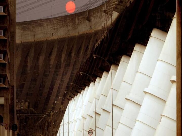 Itaipu gasta bilhões com obras desnecessárias, diz Frente Nacional de Consumidores de Energia