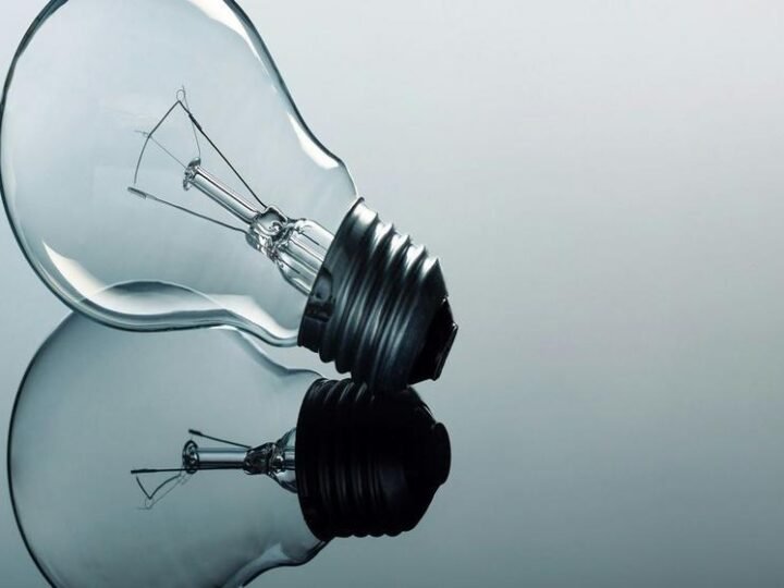 Mercado de energia no Brasil enfrenta crise de liquidez e confiança.