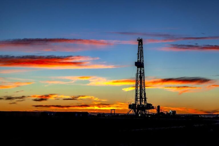 Petróleo em alta ameaça contratos e obras de infraestrutura