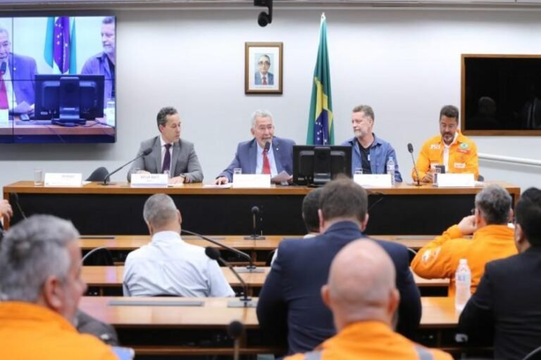 "Preços de Combustíveis: Distribuidoras e Revendedoras no Céu da Inflação"
