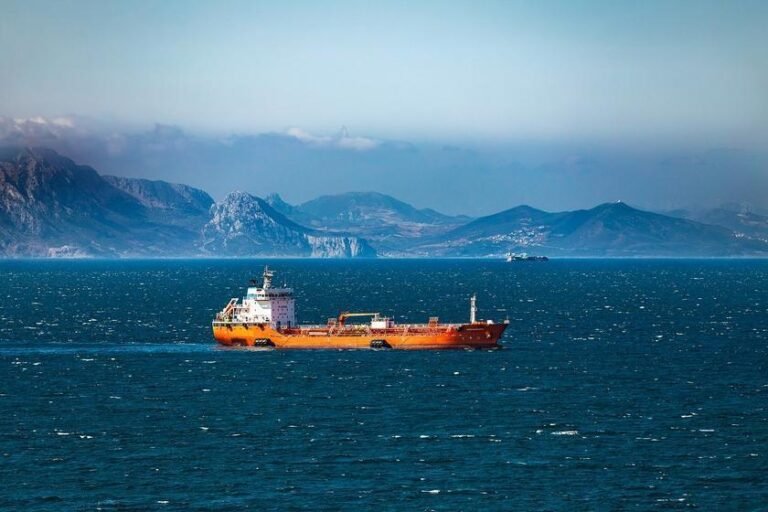 Acordo global para descarbonização da navegação avança na IMO
