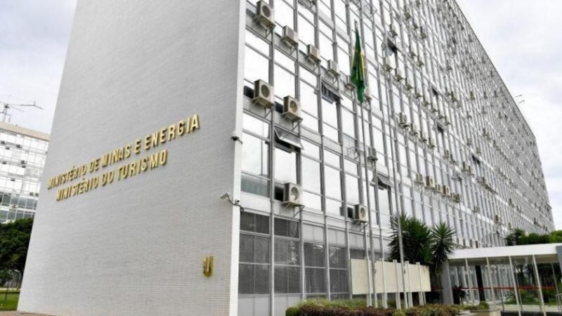 Biocombustíveis ajudam a reduzir impacto dos conflitos internacionais no setor energético, diz MME