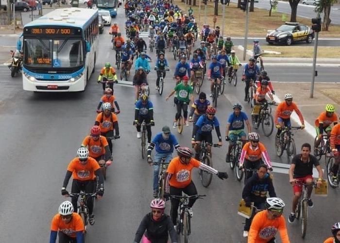 Ciclistas se Preparam para uma Excitante Viagem ao Longo do Eixão no Final do Mês