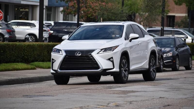 Lexus RZ 500e, primeiro elétrico da marca no Brasil, já está disponível nas concessionárias de todo o País