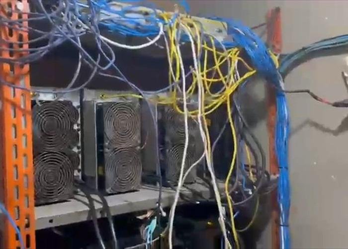 Mineradora Subterrânea de Criptomoedas Revelada nas Terras de Arniqueiras
