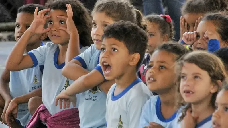 O Cartão Uniforme Escolar Perdeu o Seu Charme