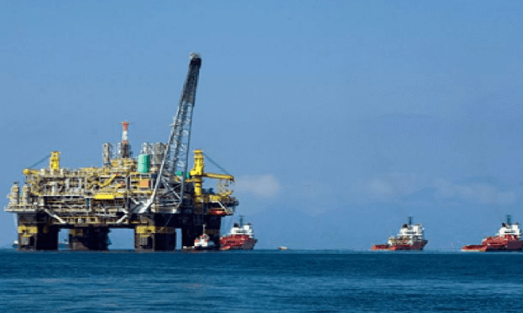 O Reino Saudita Abaixa Preço do Petróleo em Movimento de Desafio Econômico Global