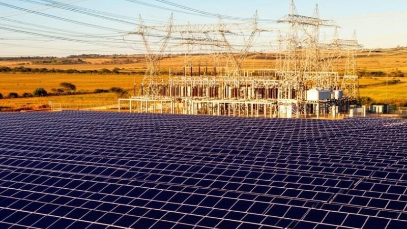 Setor de Energia Solar no Brasil Supera R$ 300 Bilhões em Investimentos Acumulados