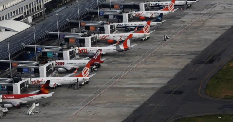 Alta de QAV força cancelamento de 121 voos diários