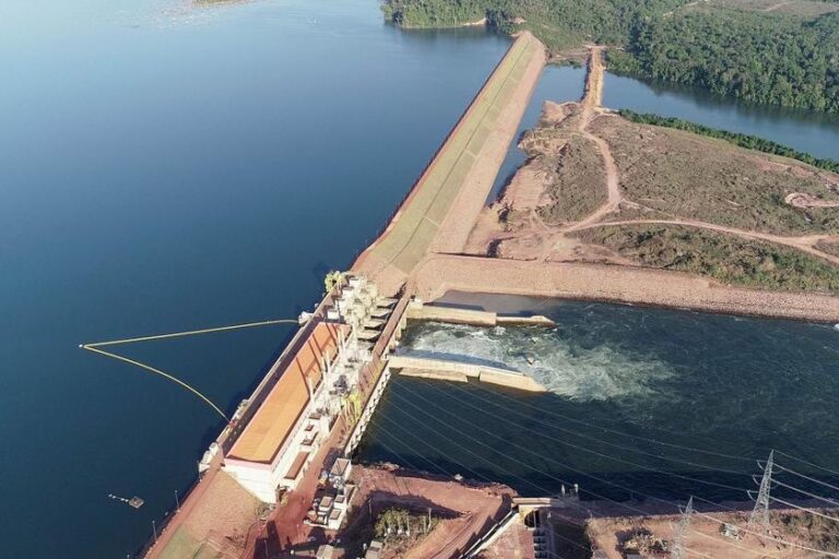 Axia Energia registra lucro histórico de R$ 2,6 bilhões e reverter prejuízo de R$ 354 milhões.