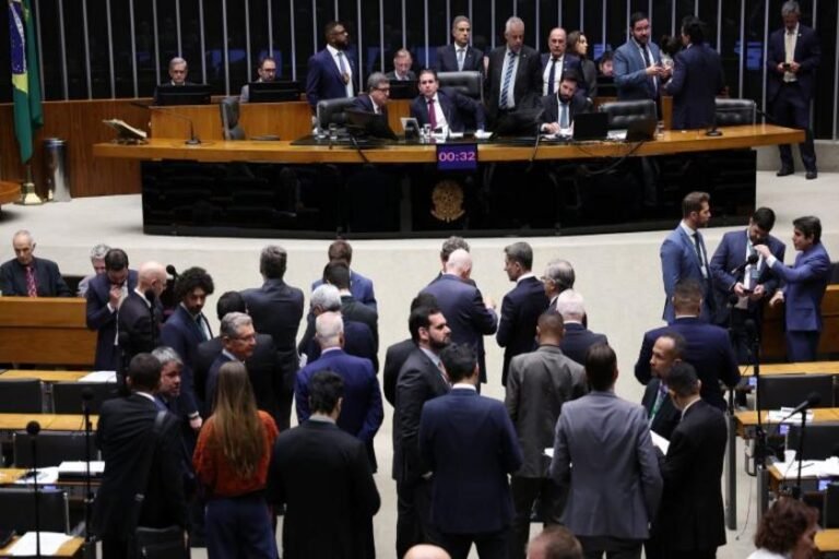 Câmara aprova política para fortalecer produção de insumos críticos para tecnologias essenciais