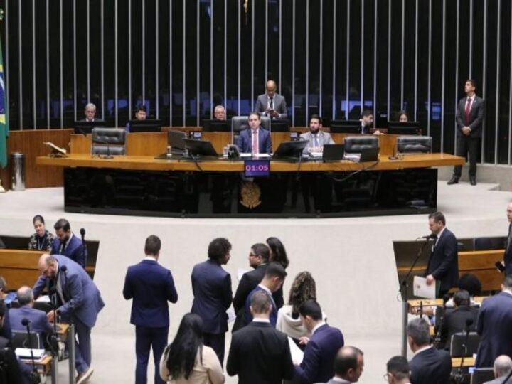 Câmara vota política para minerais críticos e projetos de segurança pública e proteção a vítimas