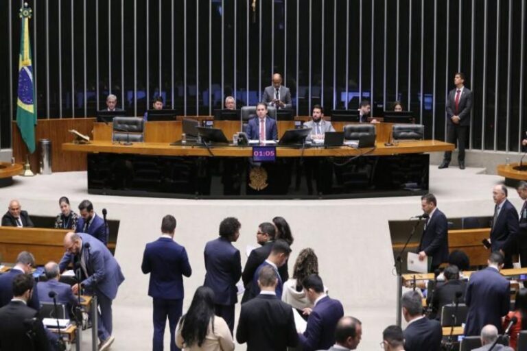Câmara vota política para minerais críticos e projetos de segurança pública e proteção a vítimas