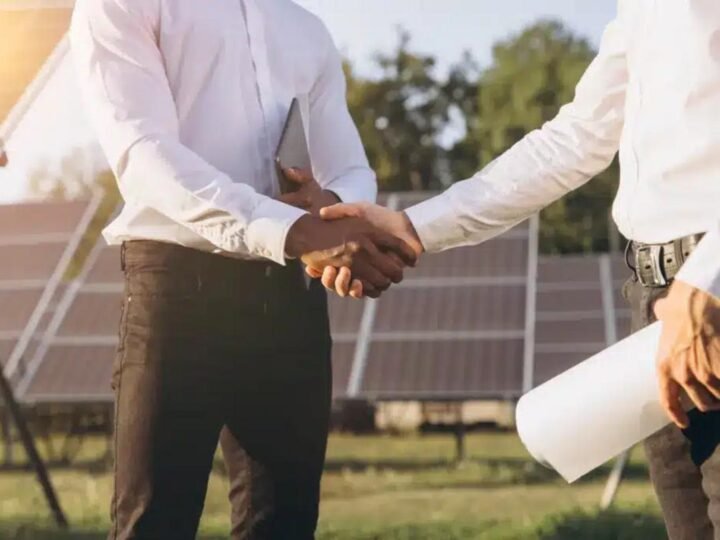 Capturação de Clientes para Usinas Solares: Desafios e Oportunidades Capturação de Clientes para Usinas Solares: Desafios e Oportunidades