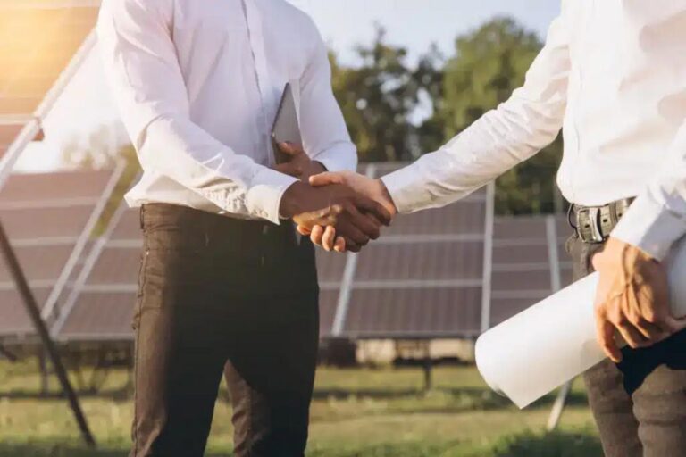 Capturação de Clientes para Usinas Solares: Desafios e Oportunidades