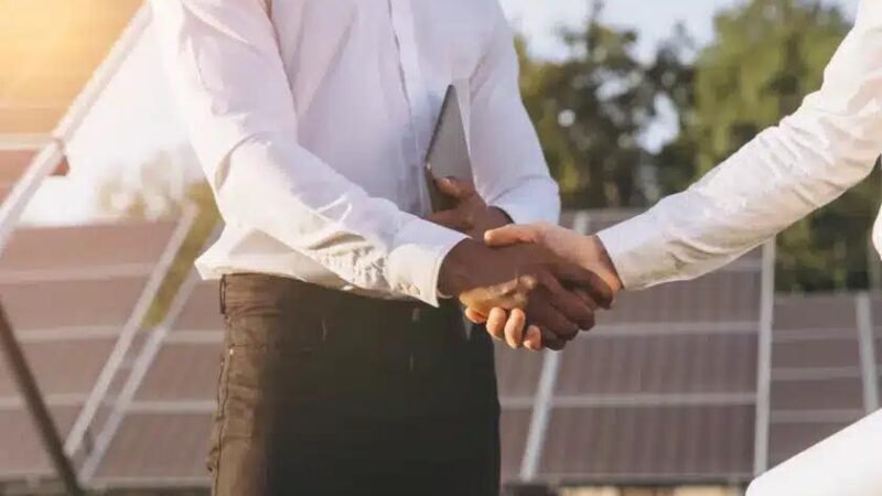 Como conquistar mais clientes na gestão de usinas solares com eficiência?