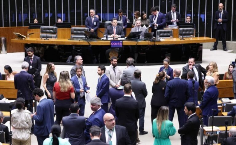 Congresso aprova repasses federais a municípios ao derrubar quatro vetos à LDO 2026