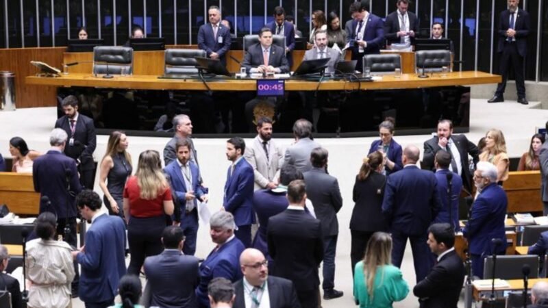 Congresso aprova repasses federais a municípios ao derrubar quatro vetos à LDO 2026