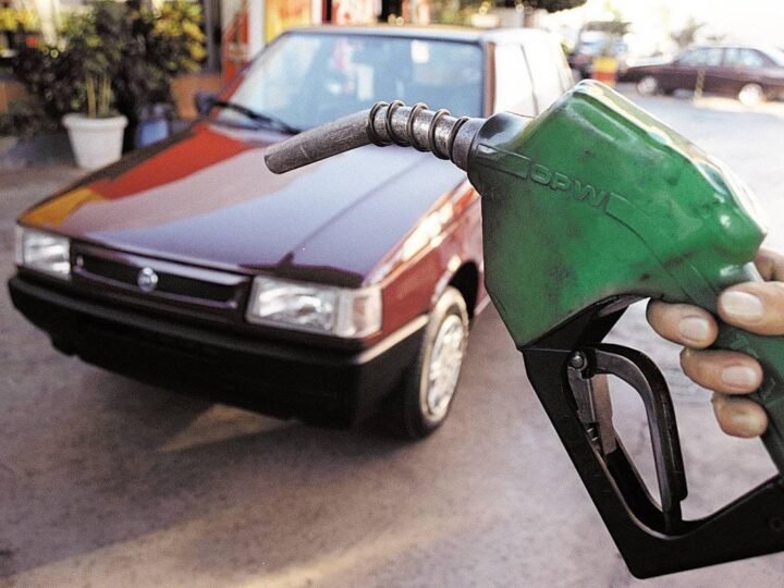 Consumidores Livres Pagam o Peso do “Carro Sem Potência” Elétrico Consumidores Livres Pagam o Peso do “Carro Sem Potência” Elétrico
