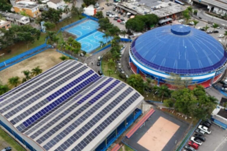 Cotia avança na transição energética com quatro novas usinas solares inauguradas