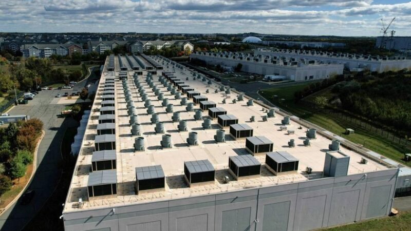 Data Centers de IA Impulsionam Crescimento de Armazenamento de Energia nos EUA, Mas Face Gargalos