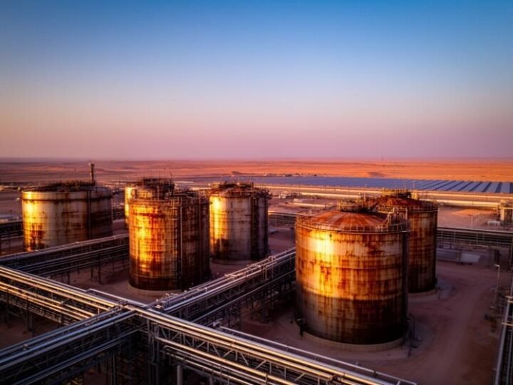Emirados Árabes deixam OPEP+ buscando monetizar reservas antes da transição energética Emirados Árabes deixam OPEP+ buscando monetizar reservas antes da transição energética
