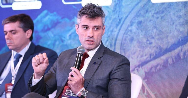 Governo avalia hidrelétricas reversíveis para suavizar queda de energia solar