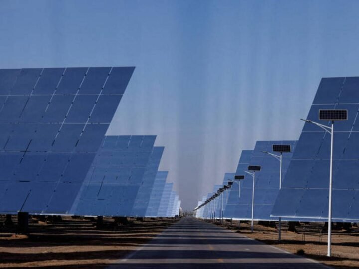 Instaladores de Energia Solar da China Enfrentam Quarto Mês Consecutivo de Declínio Instaladores de Energia Solar da China Enfrentam Quarto Mês Consecutivo de Declínio