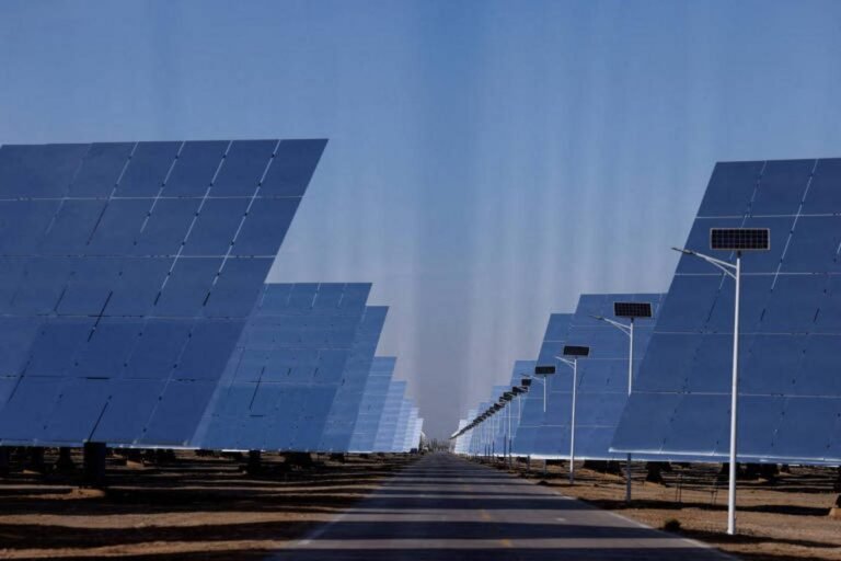 Instaladores de Energia Solar da China Enfrentam Quarto Mês Consecutivo de Declínio