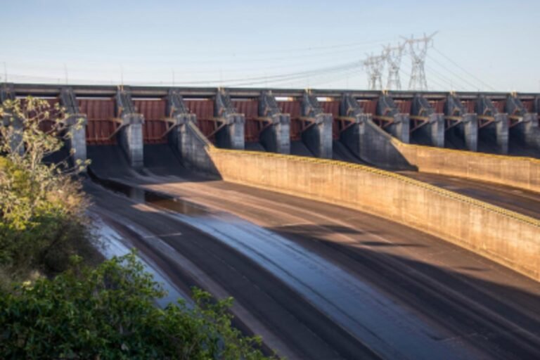 Itaipu investe R$ 101,7 milhões em energia solar para universidades do PR e MS