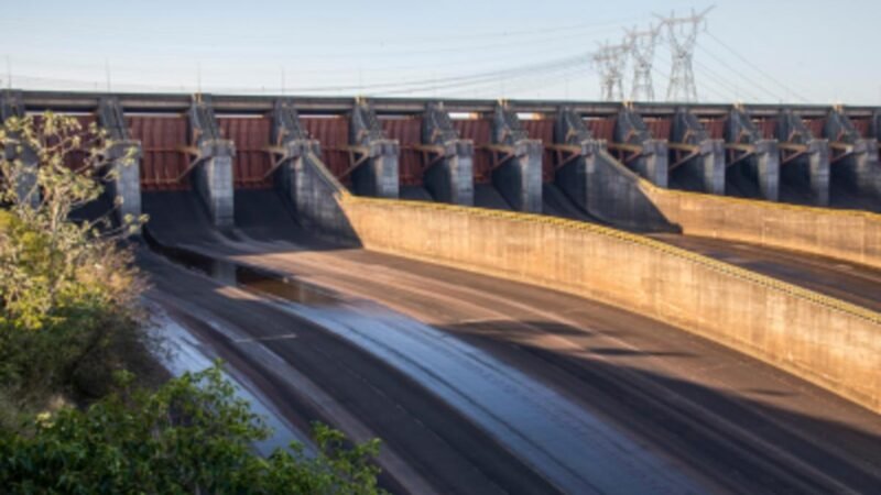 Itaipu investe R$ 101,7 milhões em energia solar para universidades do PR e MS