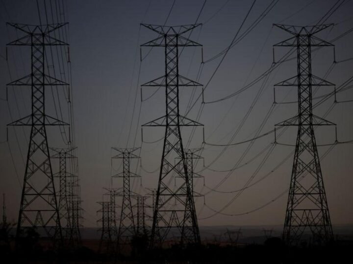 Justiça anula indenização bilionária a empresas de energia e ordena ressarcimento a consumidores.(Padrão de acordo com as regras fornecidas)